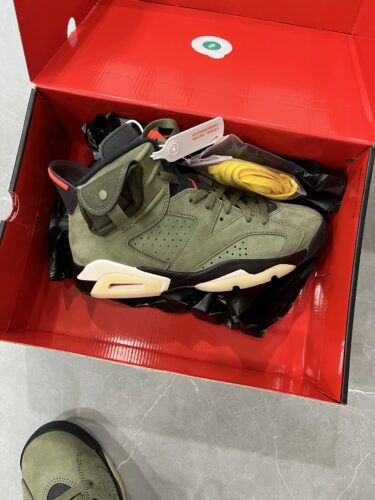 Travis Scott x Air Jordan 6 Retro ‘Olive’ photo review